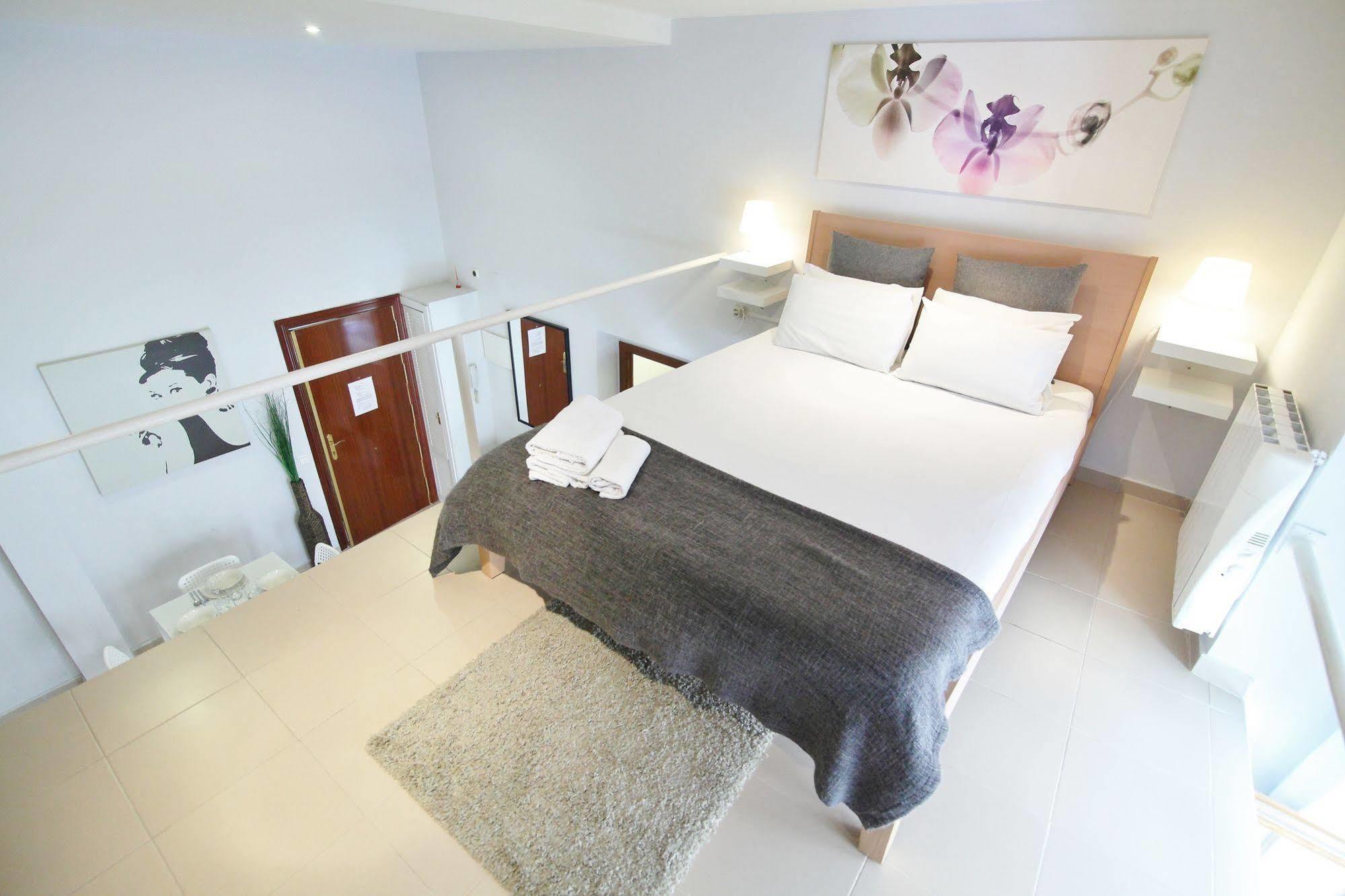 Apartment L&h Plaza Santa Ana Madrid
