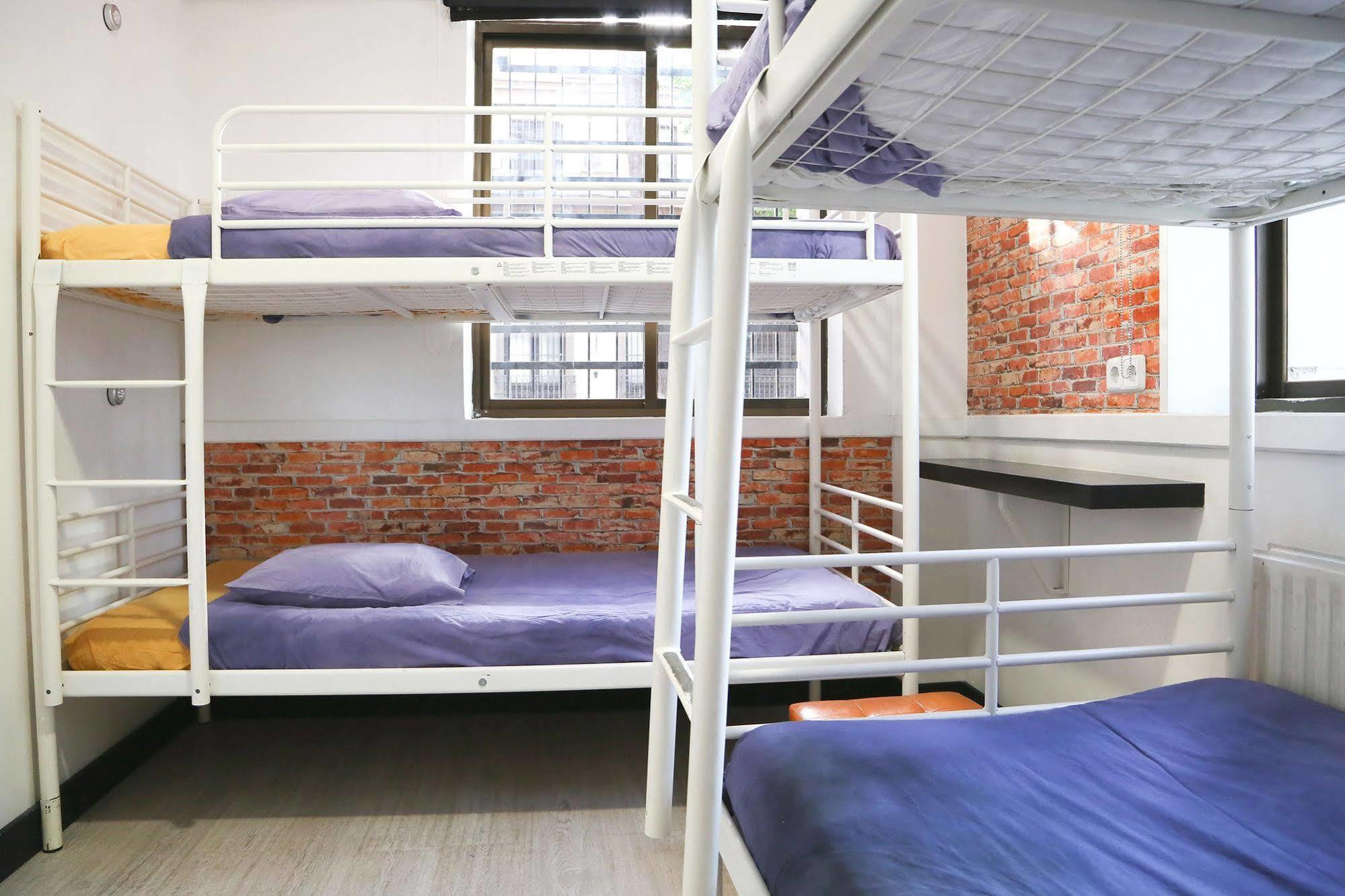 Meetingpoint Albergue *