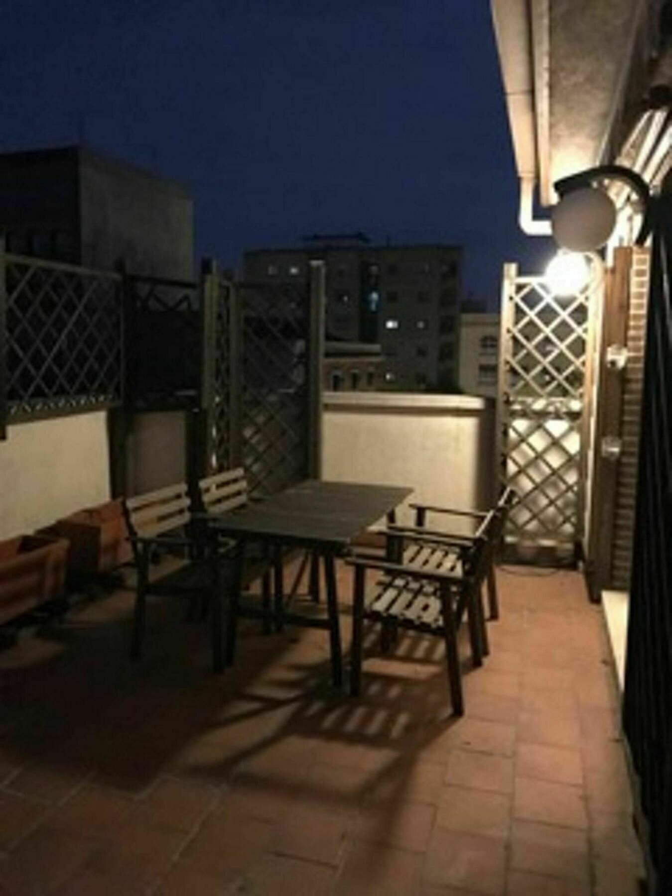 With 2 Bedrooms In Madrid, With Wonderful View, Furnish Apartamento Madri