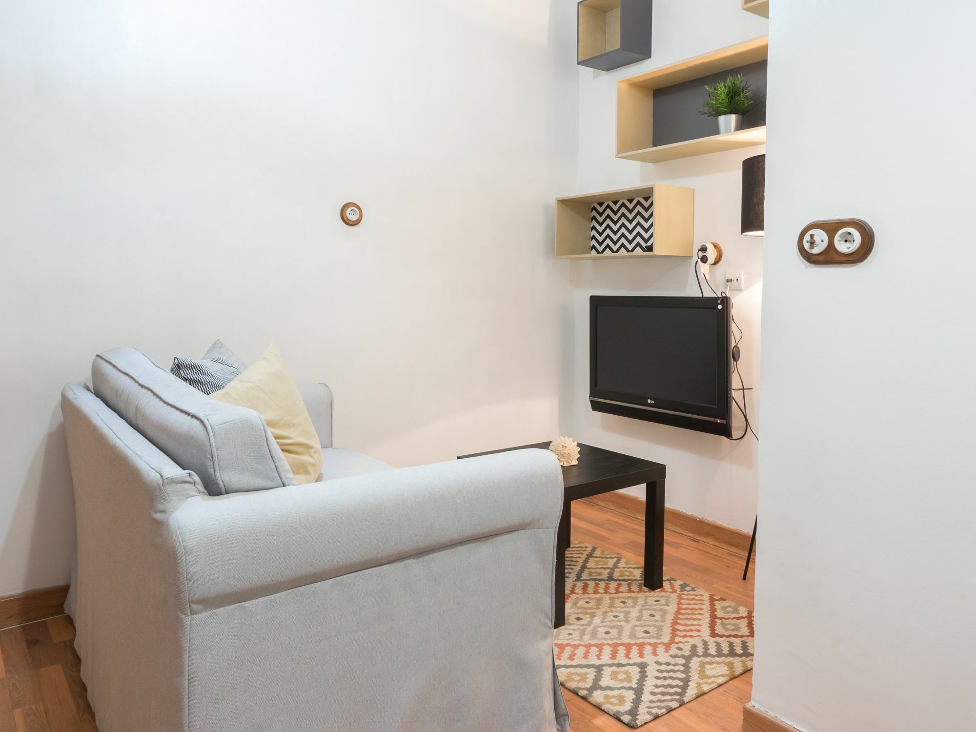 To Rent Augusto Figueroa Apartment Madrid